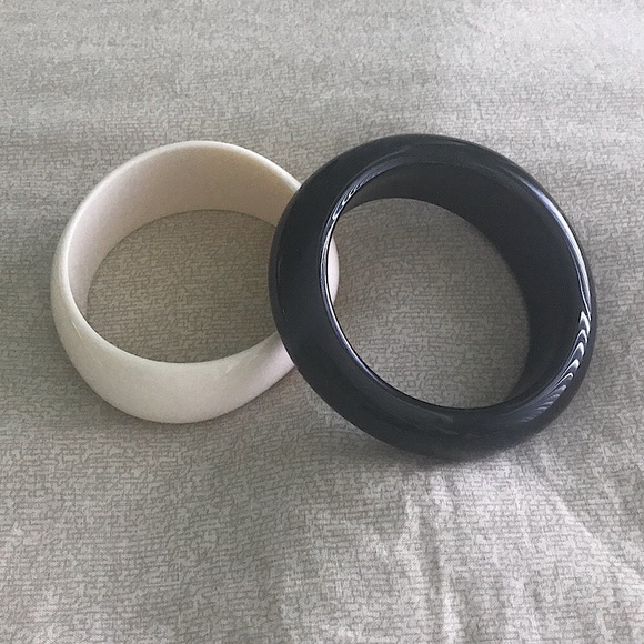 Black and Cream bracelets - Picture 1 of 5